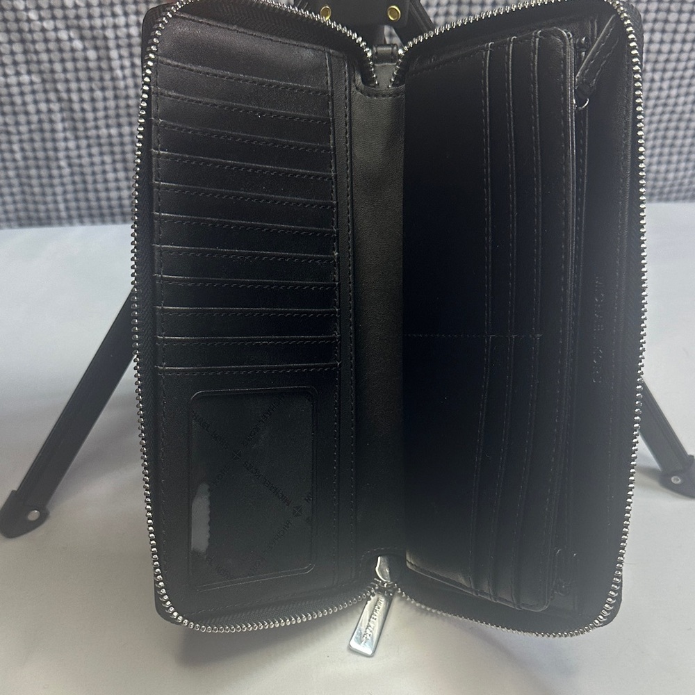 Michael Kors Jet Set Black Zip-Around Wallet - Picture 3 of 4